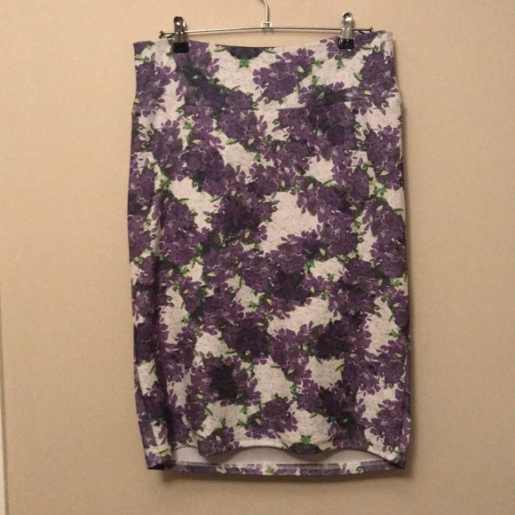 Lularoe Cassie - Picture 1 of 4